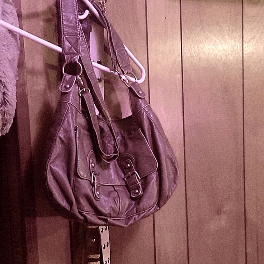 Mudd purse 1 large pocket on front made to look 2